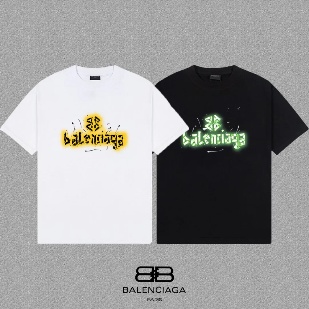 P80✨🔥 [BALENCIAGA] Paris lettering printed short-sleeved T-shirt. Custom-woven and dyed 26-count double yarn 300 grams of heavy fabric. Zero color difference in thread. Perfect details. Differentiate from the current version. Welcome to compare. Same Style for men and women. Must-sell model in the picture above. Color: White Black Size: 1 2 3 4